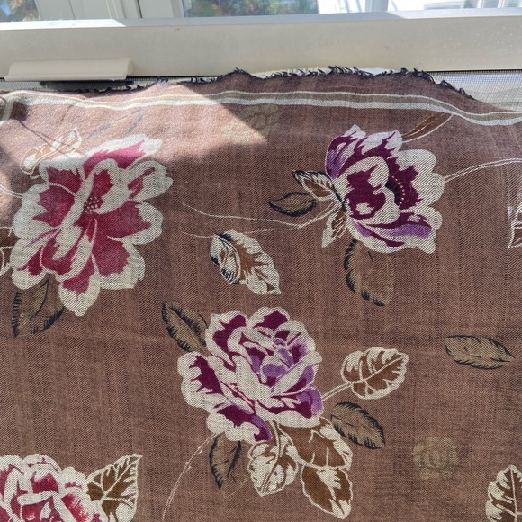Wool brown & Burgundy floral Scarf - Picture 2 of 8